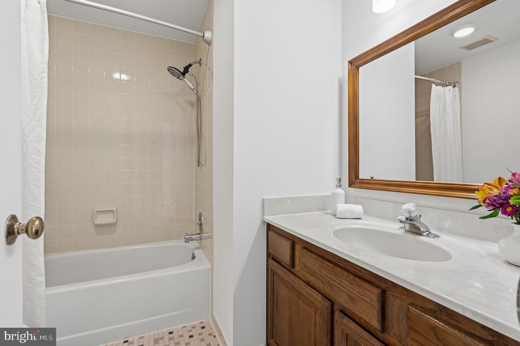 2615 THOMAS YOUNG LANE