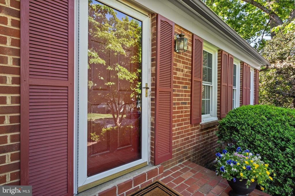 2615 THOMAS YOUNG LANE