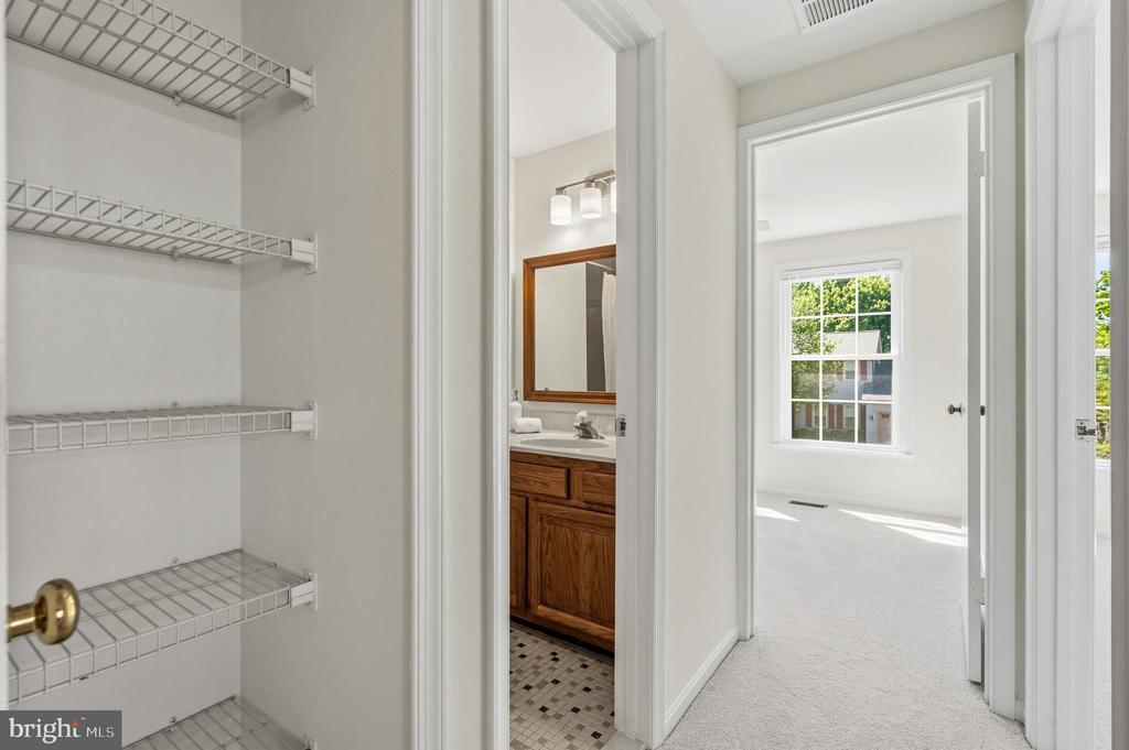 2615 THOMAS YOUNG LANE