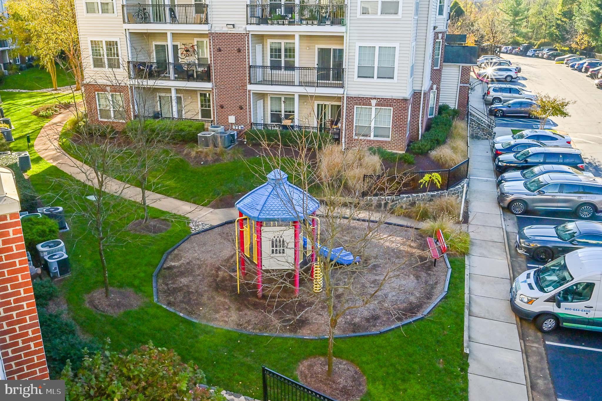 1570 SPRING GATE DRIVE 7302