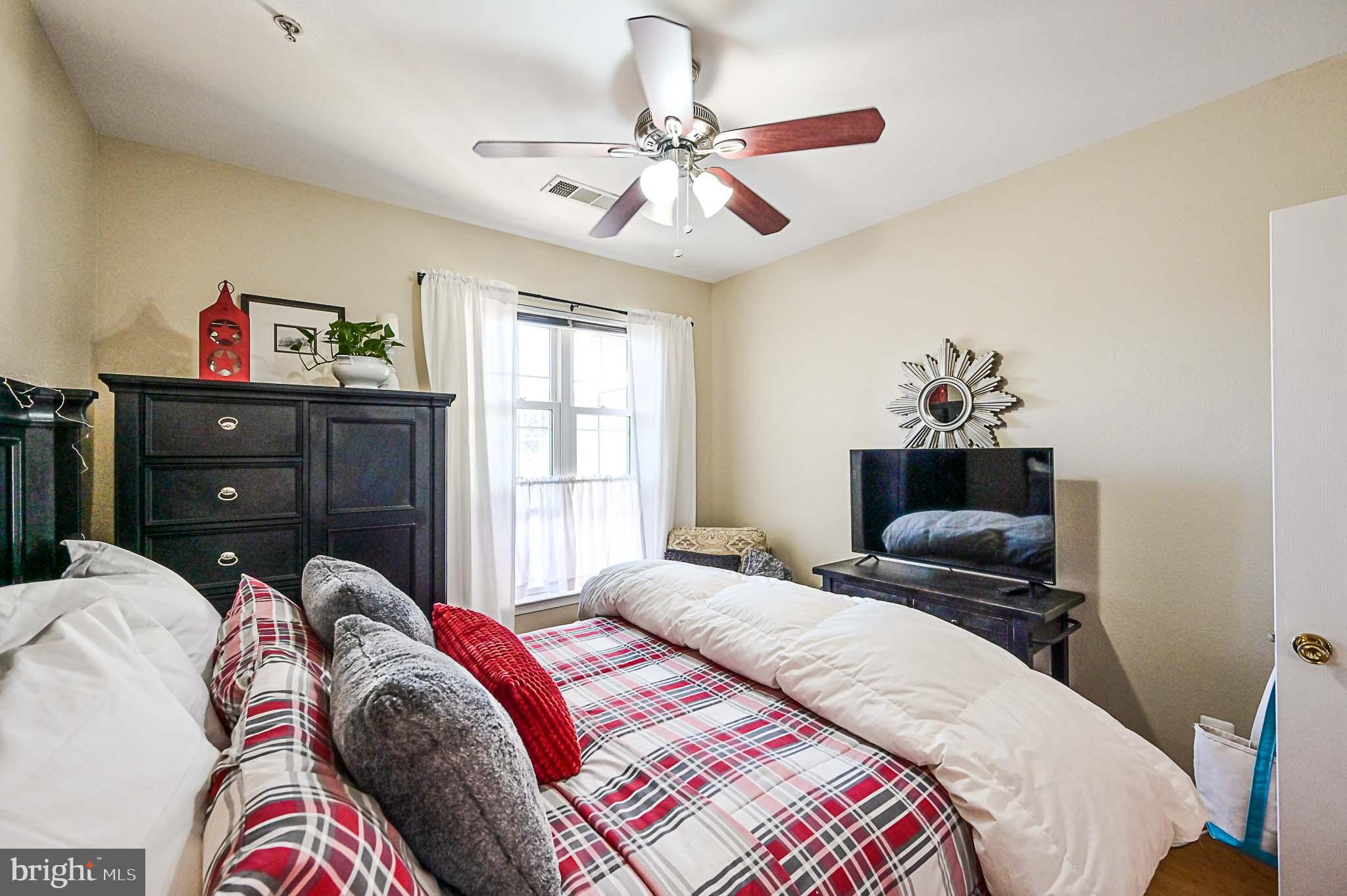 1570 SPRING GATE DRIVE 7302