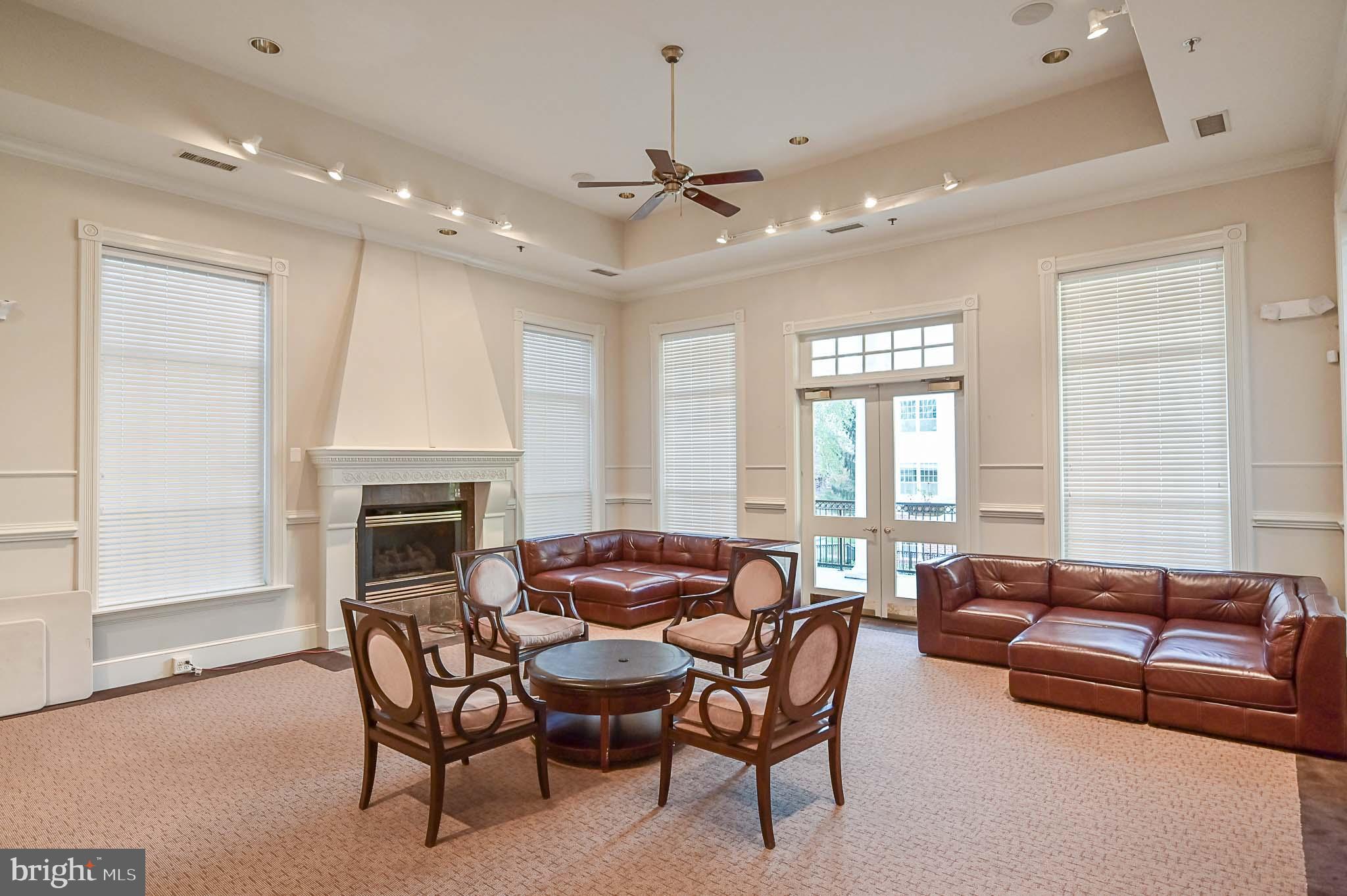 1570 SPRING GATE DRIVE 7302