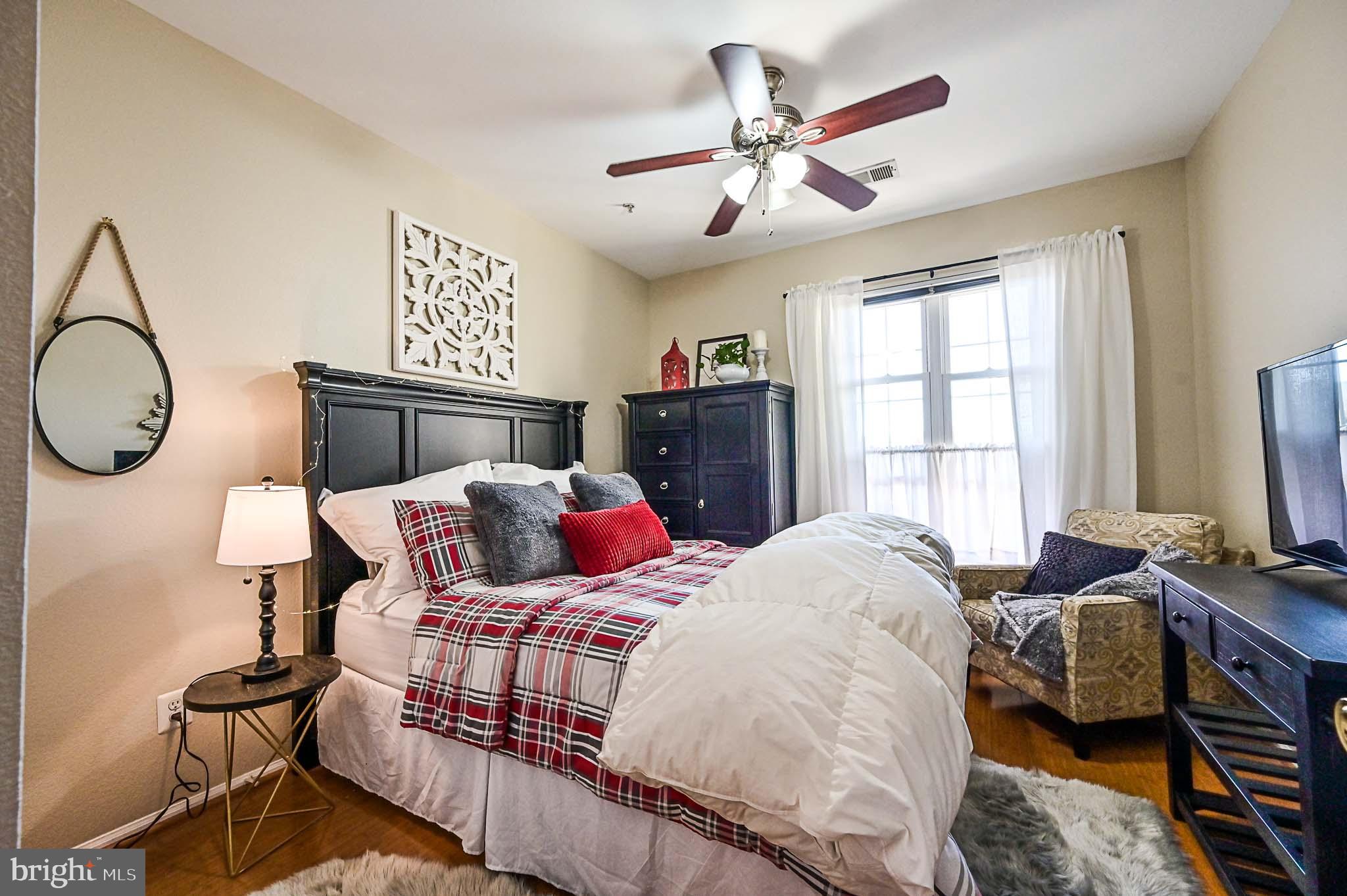 1570 SPRING GATE DRIVE 7302