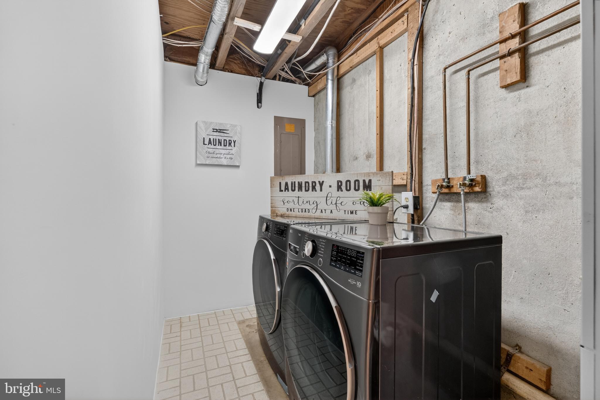 5866 WOOD FLOWER COURT