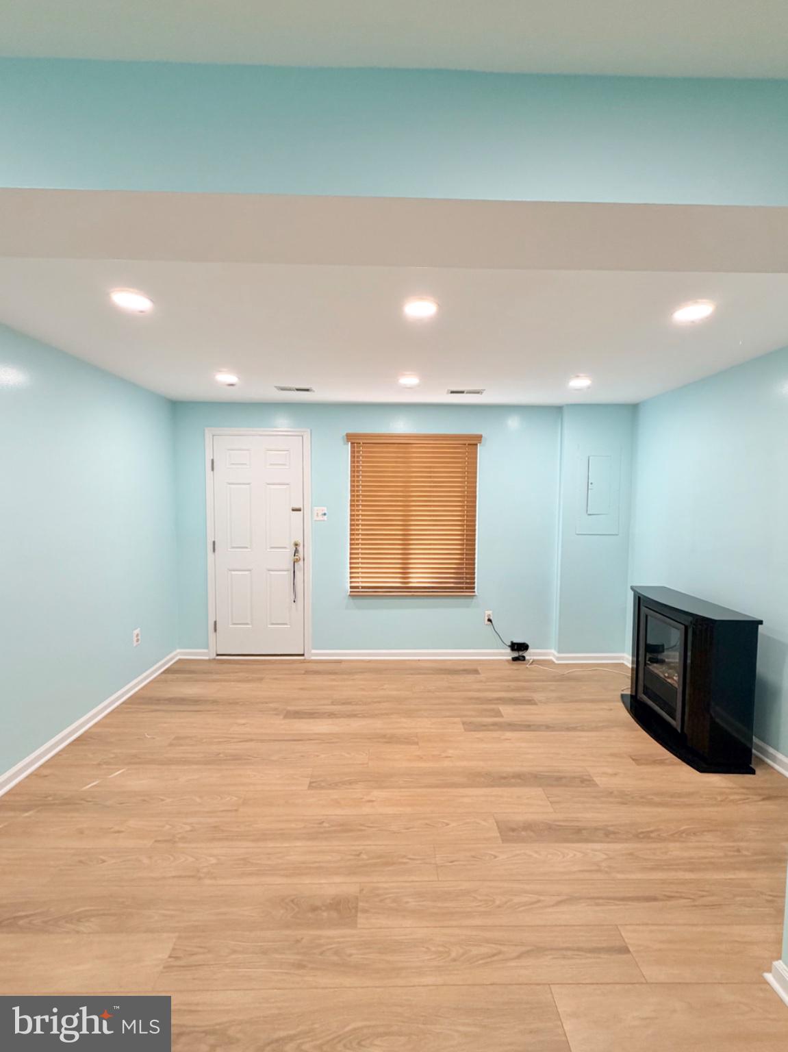 8558 KOLUDER COURT
