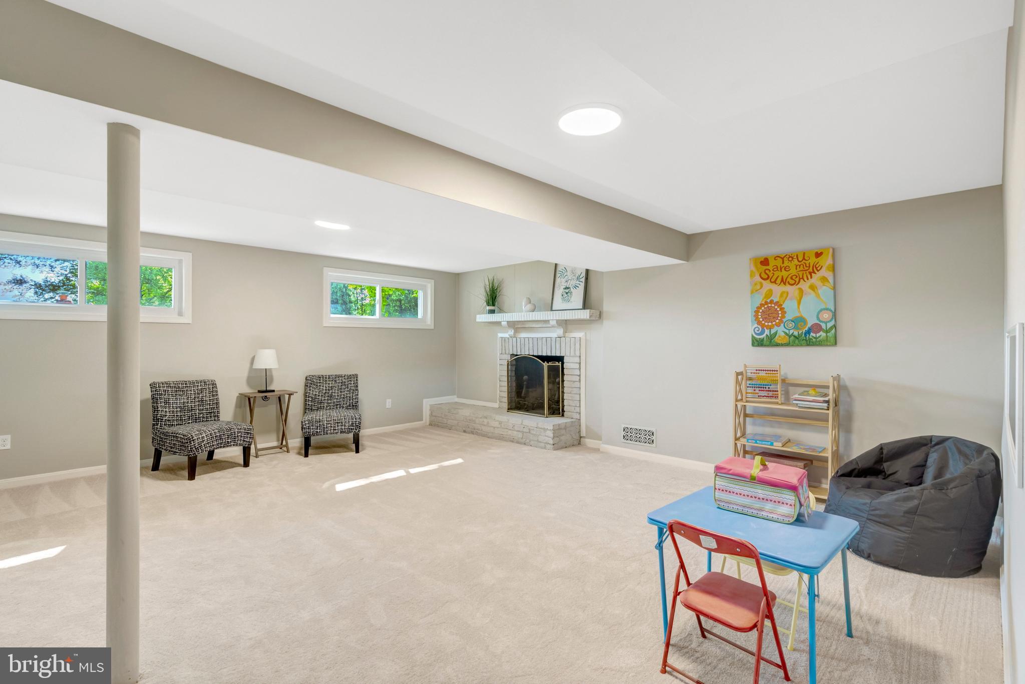 8909 VICTORIA ROAD