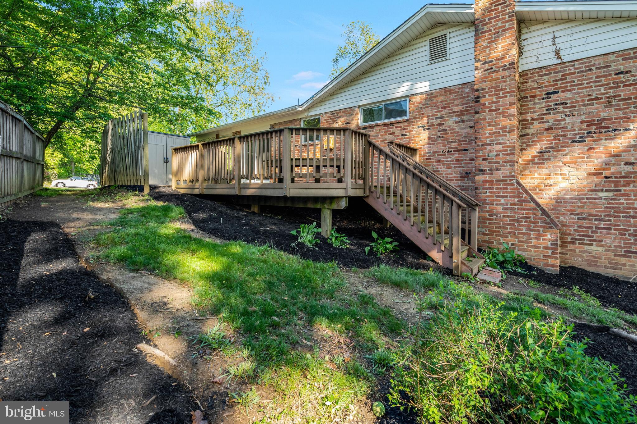 8909 VICTORIA ROAD