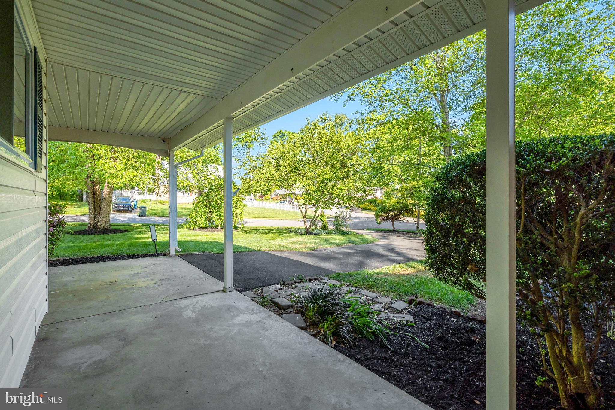 8909 VICTORIA ROAD