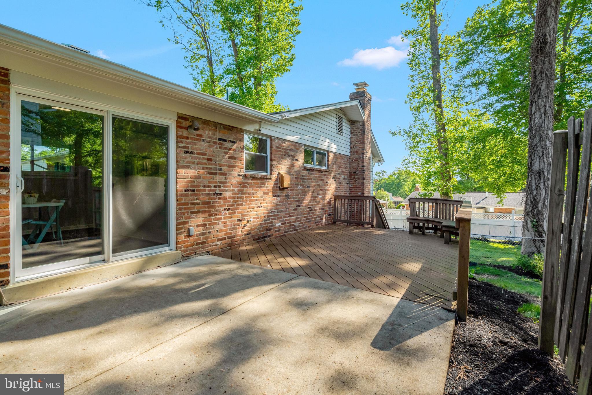8909 VICTORIA ROAD