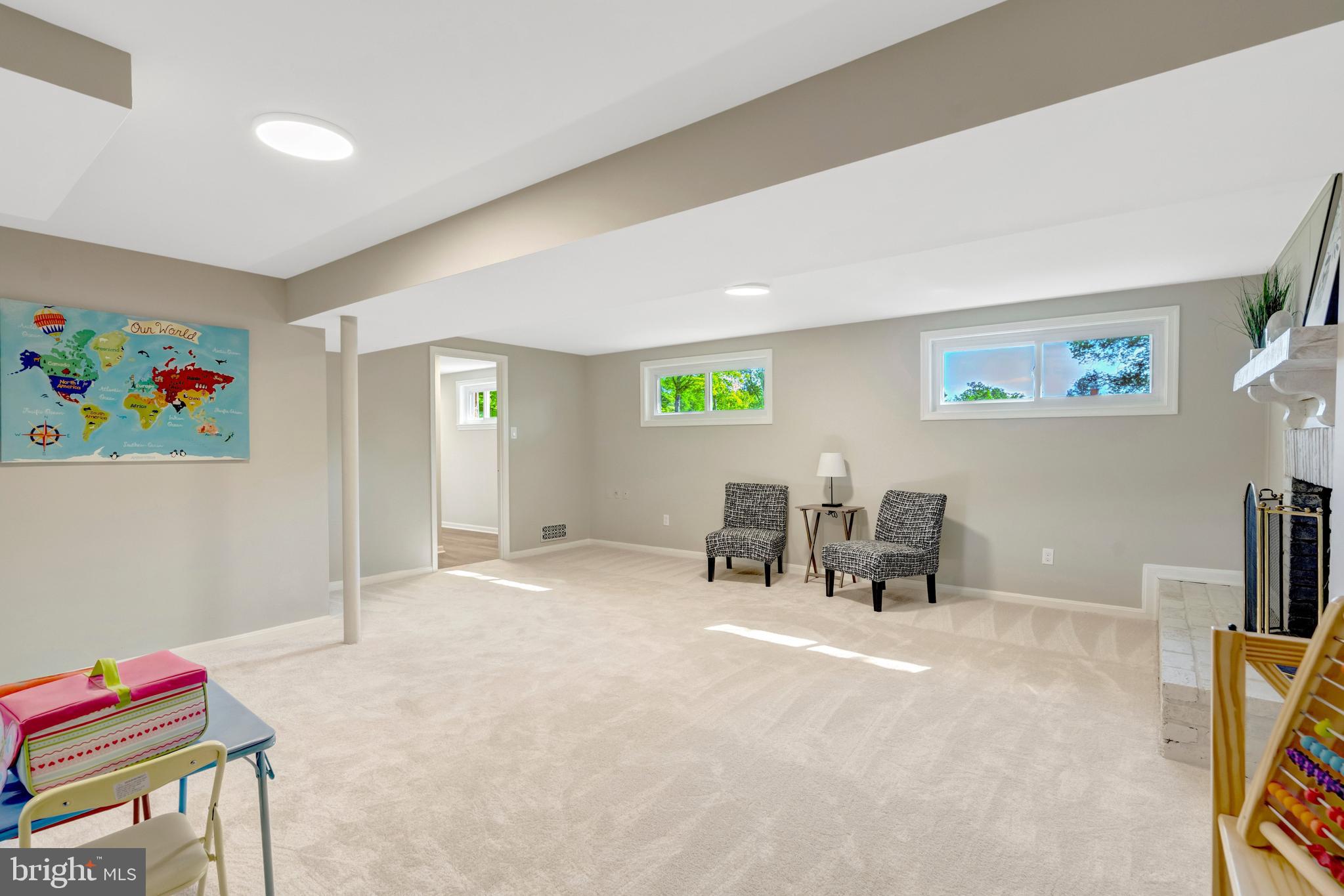 8909 VICTORIA ROAD