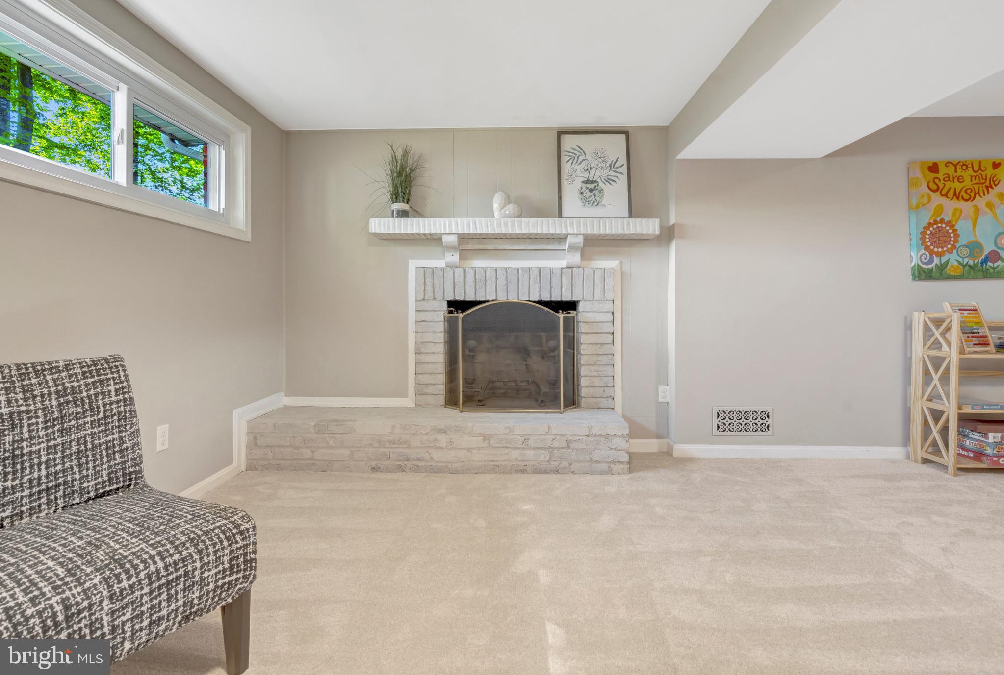 8909 VICTORIA ROAD