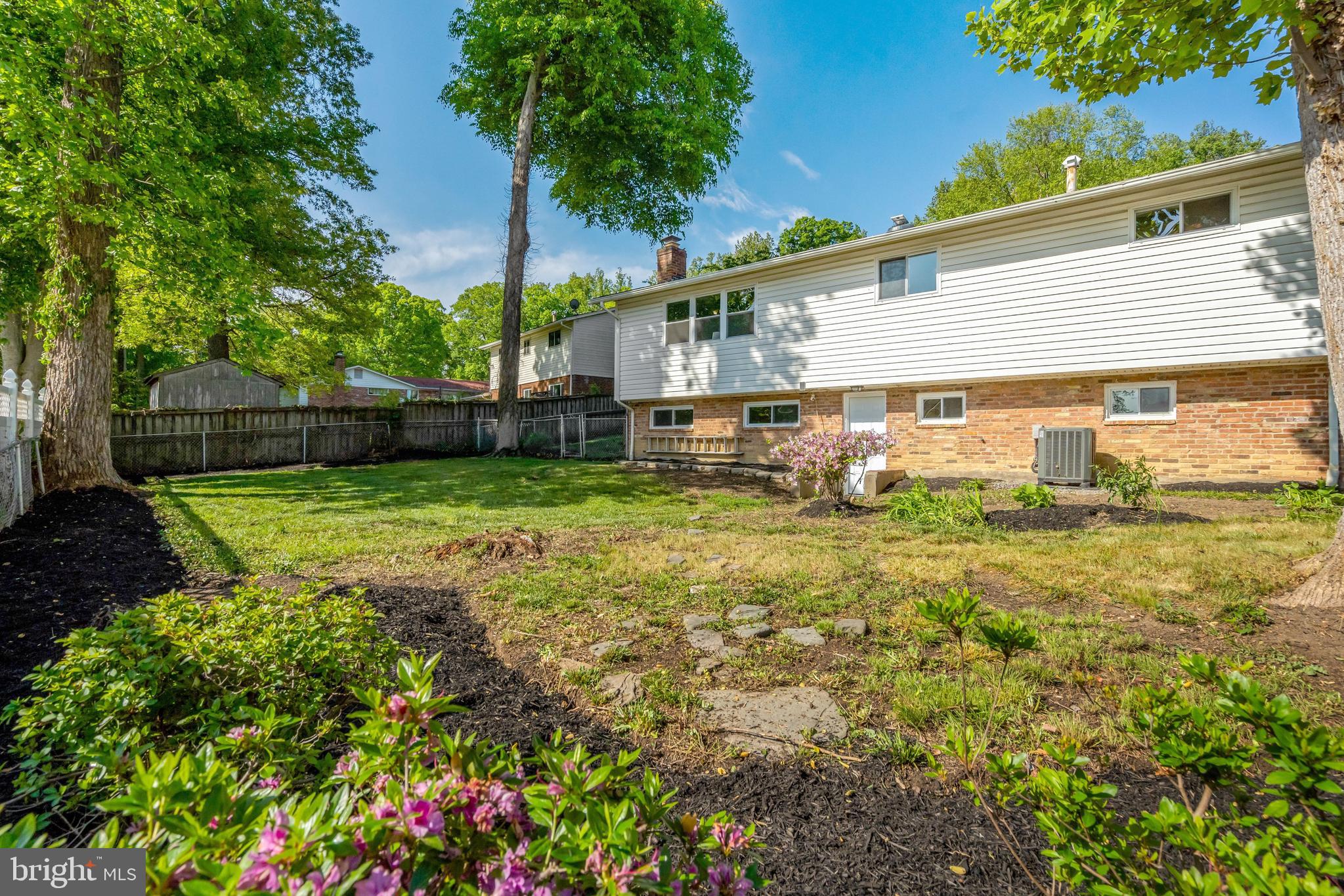 8909 VICTORIA ROAD