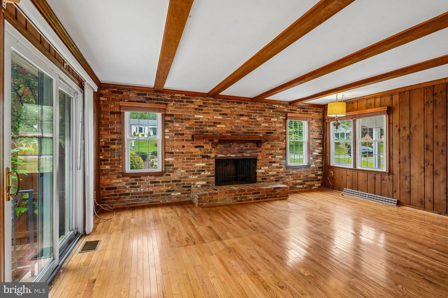 3709 CAMELOT DRIVE