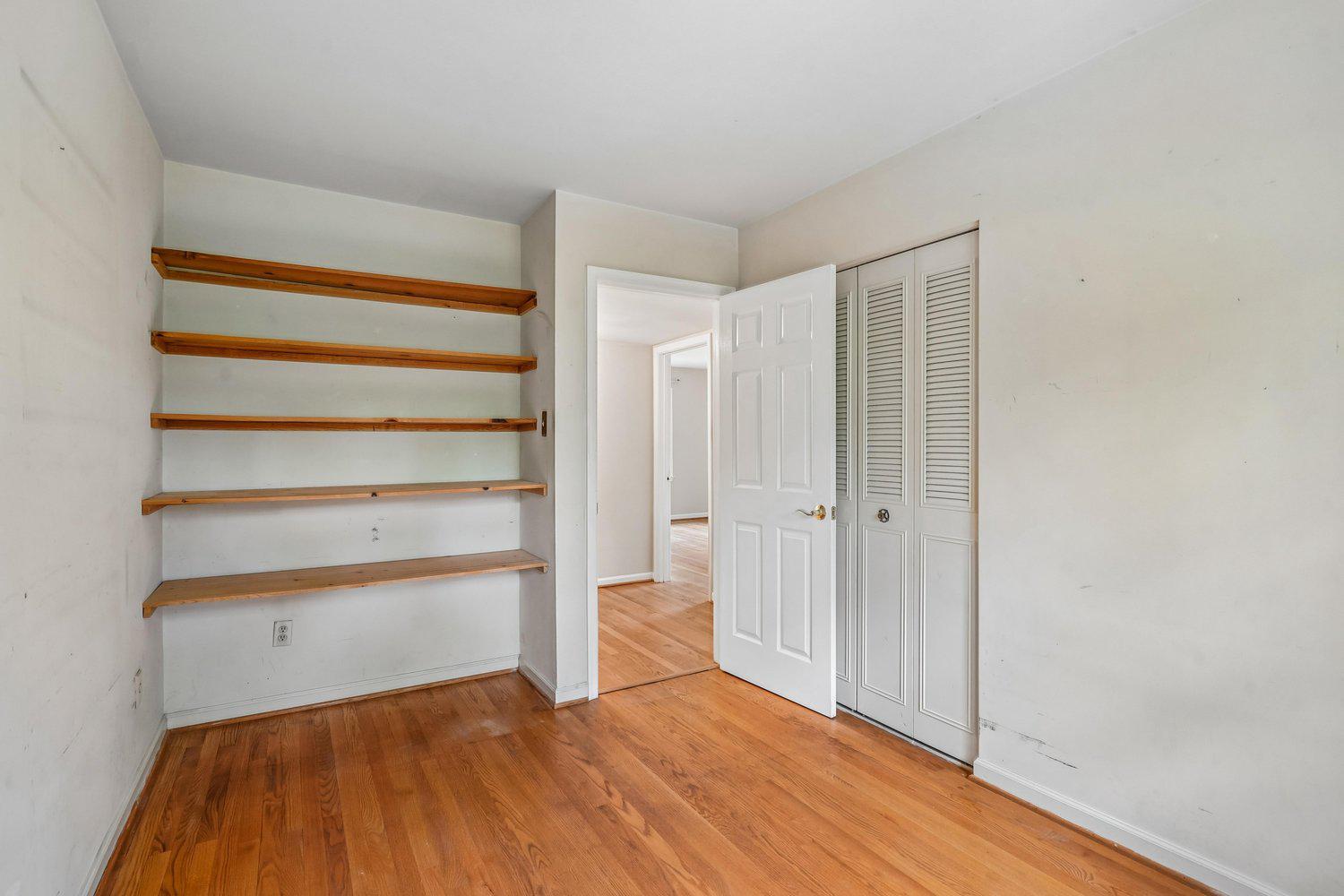 3709 CAMELOT DRIVE