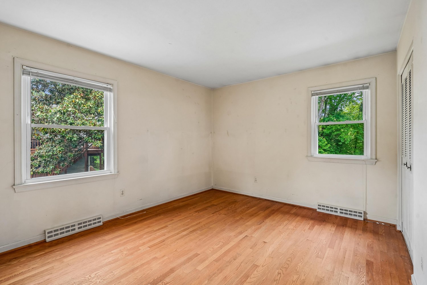 3709 CAMELOT DRIVE