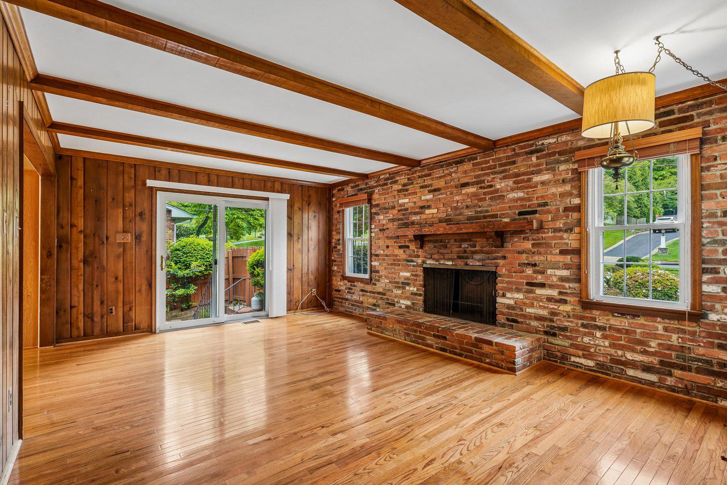 3709 CAMELOT DRIVE