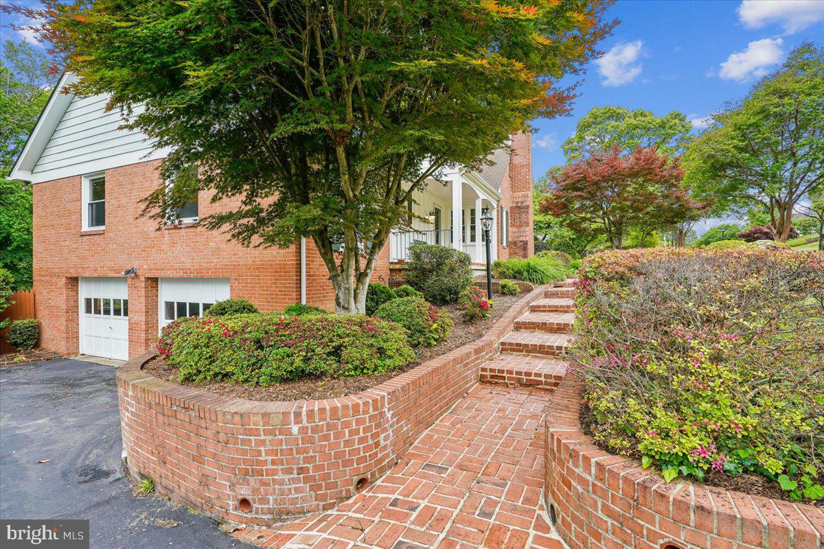 3709 CAMELOT DRIVE