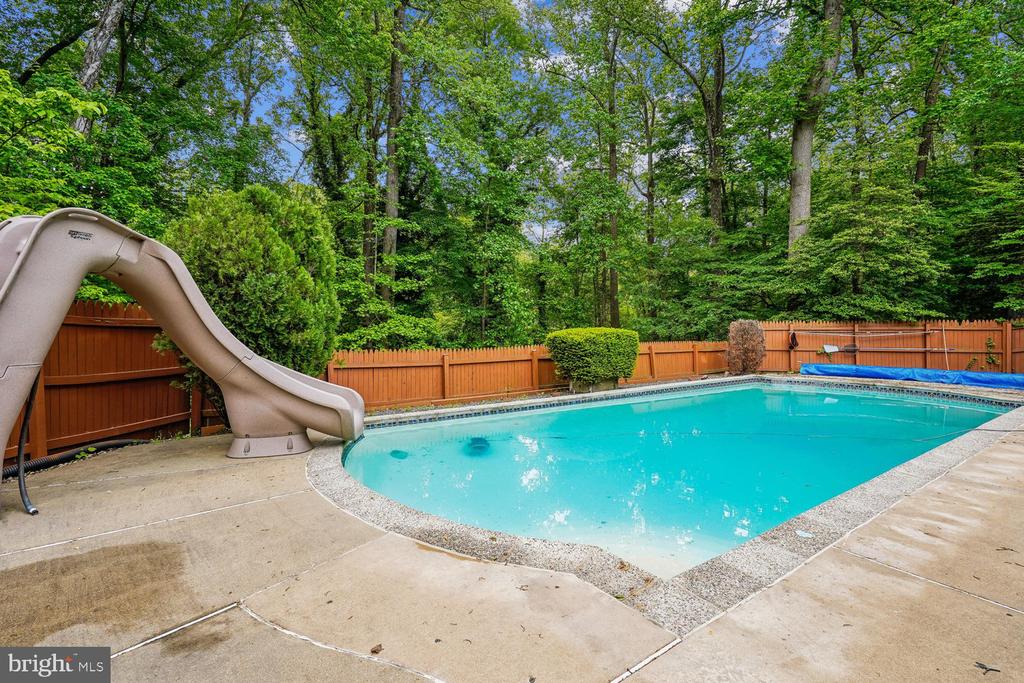 3709 CAMELOT DRIVE