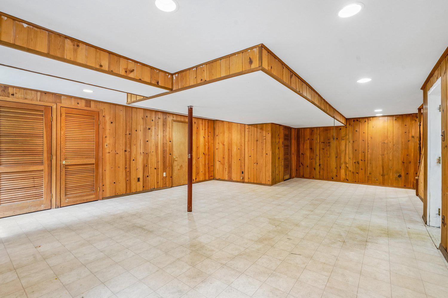 3709 CAMELOT DRIVE