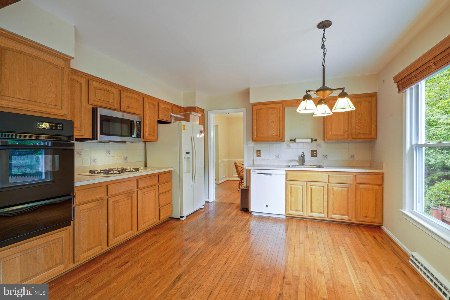 3709 CAMELOT DRIVE