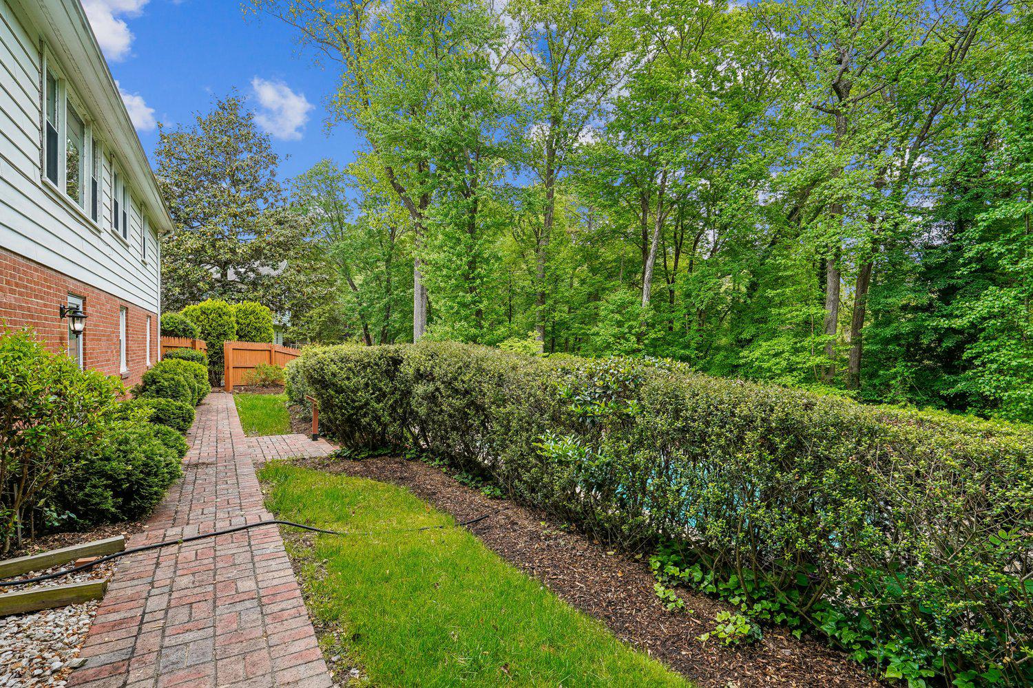 3709 CAMELOT DRIVE