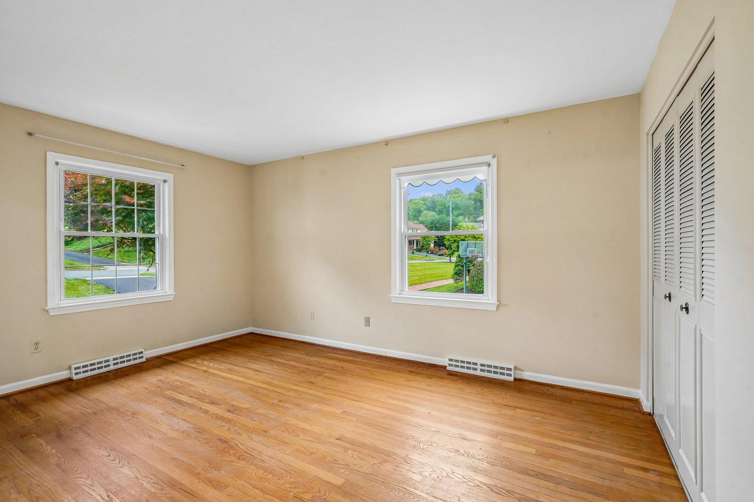 3709 CAMELOT DRIVE
