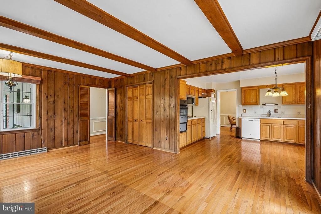 3709 CAMELOT DRIVE