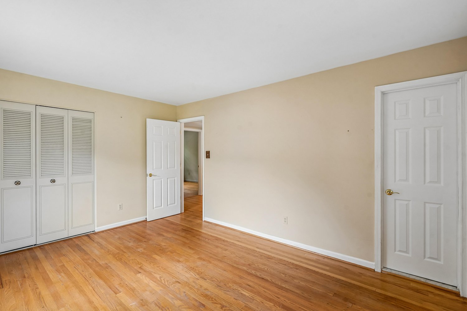 3709 CAMELOT DRIVE