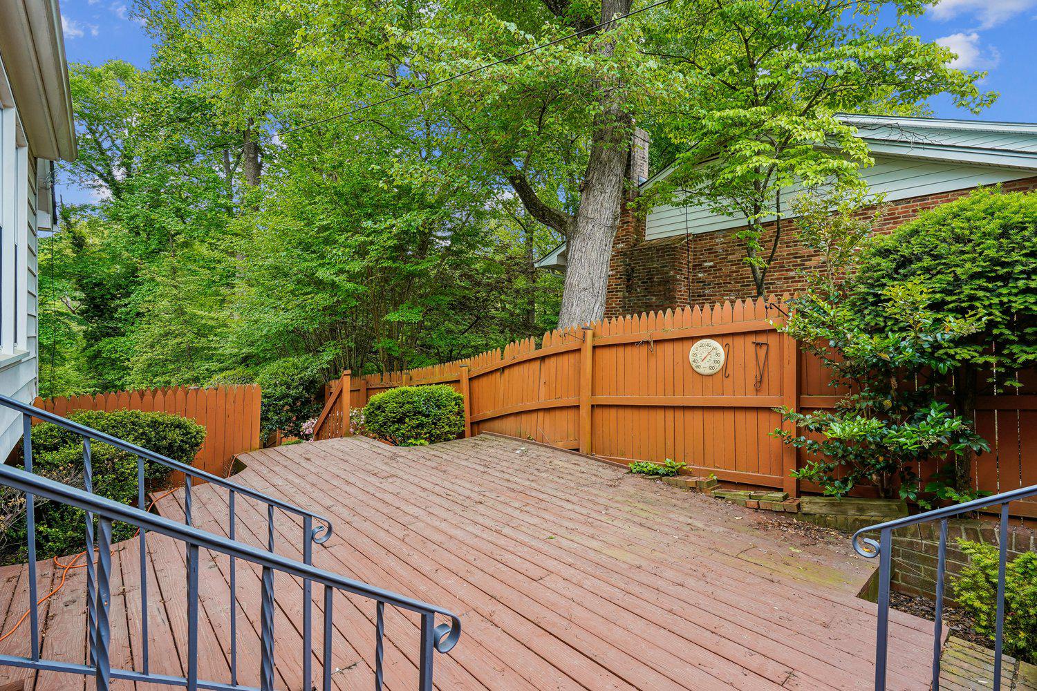3709 CAMELOT DRIVE