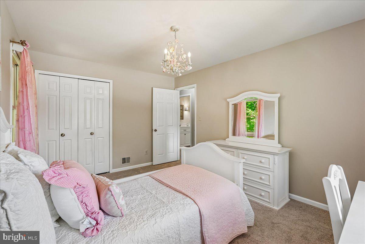 10033 GLENCROFT COURT