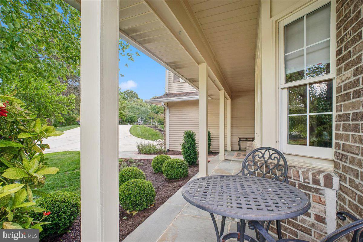 10033 GLENCROFT COURT