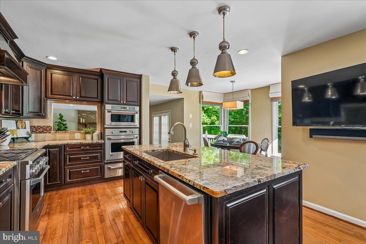 10033 GLENCROFT COURT