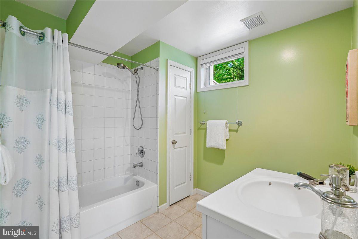 10033 GLENCROFT COURT