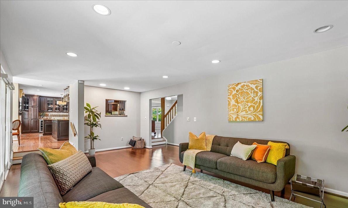 10033 GLENCROFT COURT