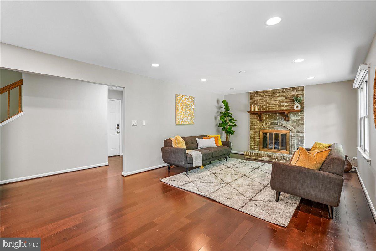 10033 GLENCROFT COURT