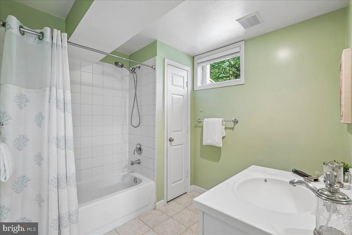 10033 GLENCROFT COURT