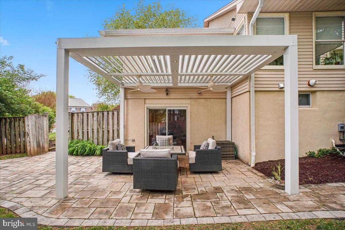 10033 GLENCROFT COURT