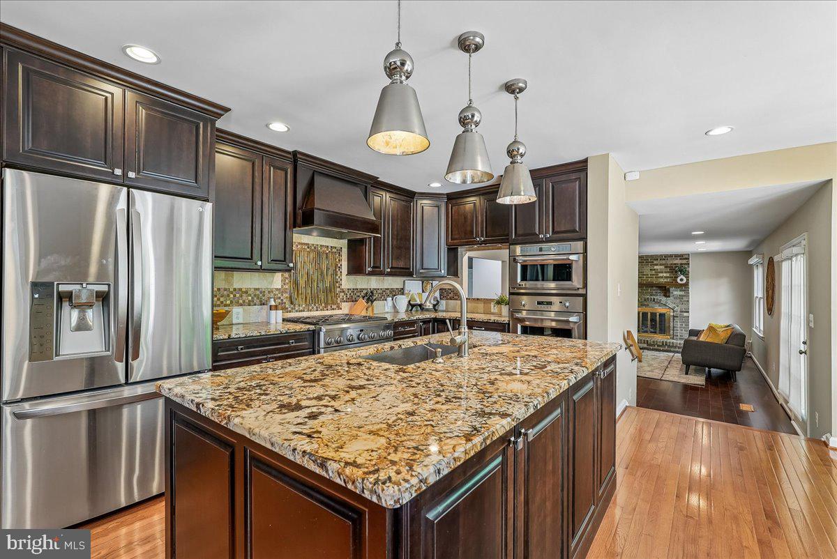 10033 GLENCROFT COURT