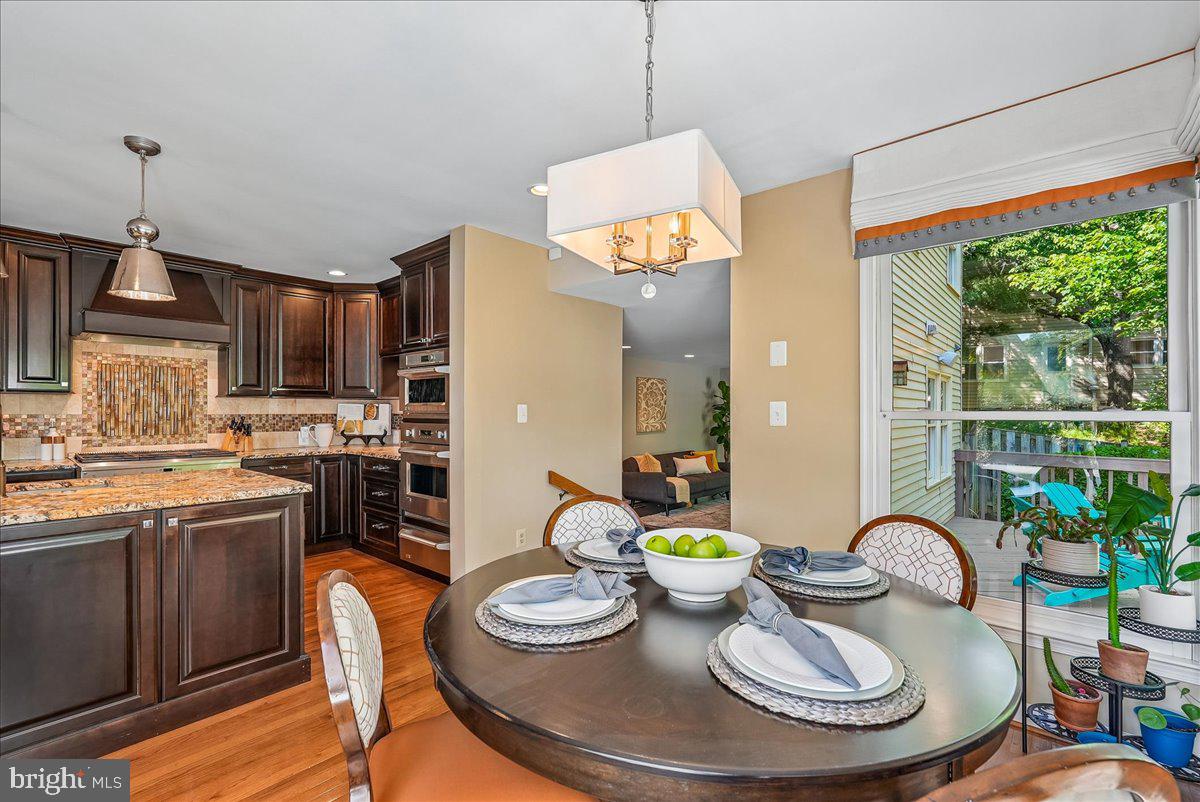 10033 GLENCROFT COURT