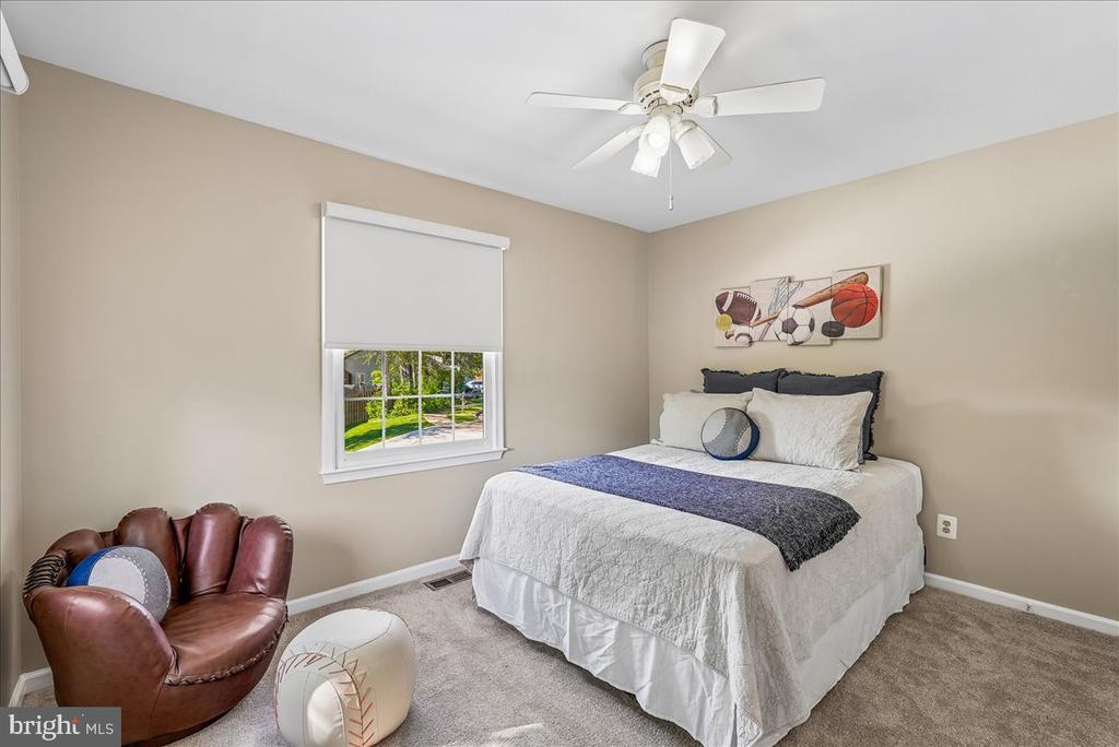 10033 GLENCROFT COURT