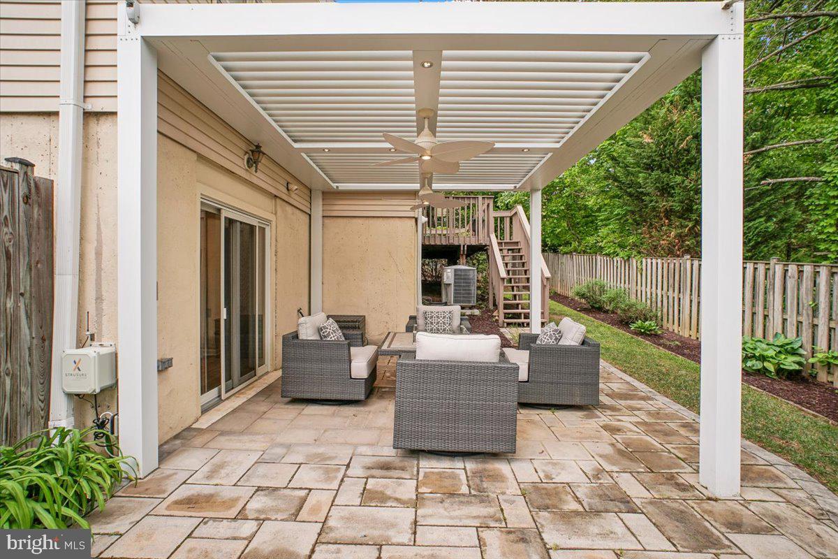 10033 GLENCROFT COURT