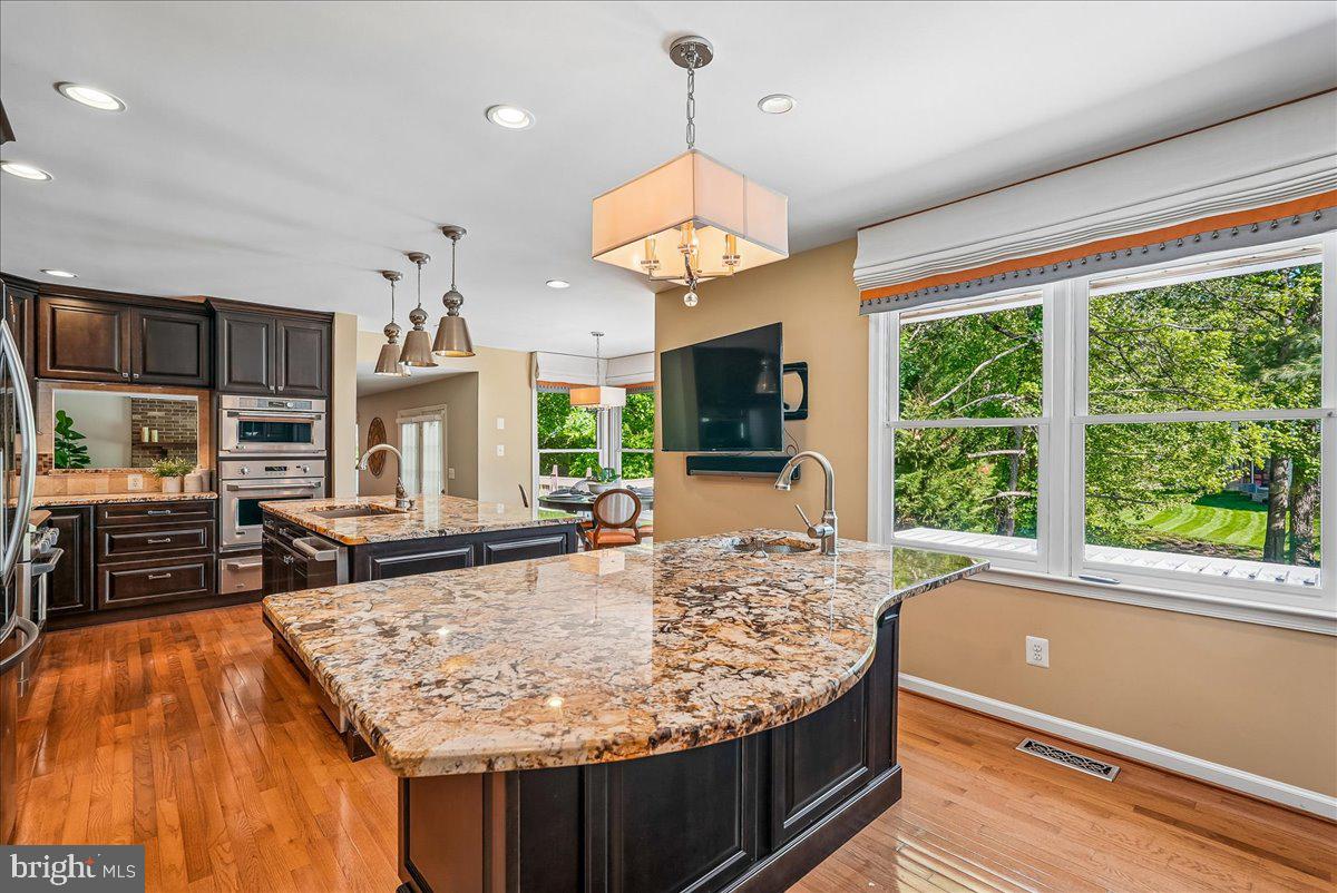 10033 GLENCROFT COURT