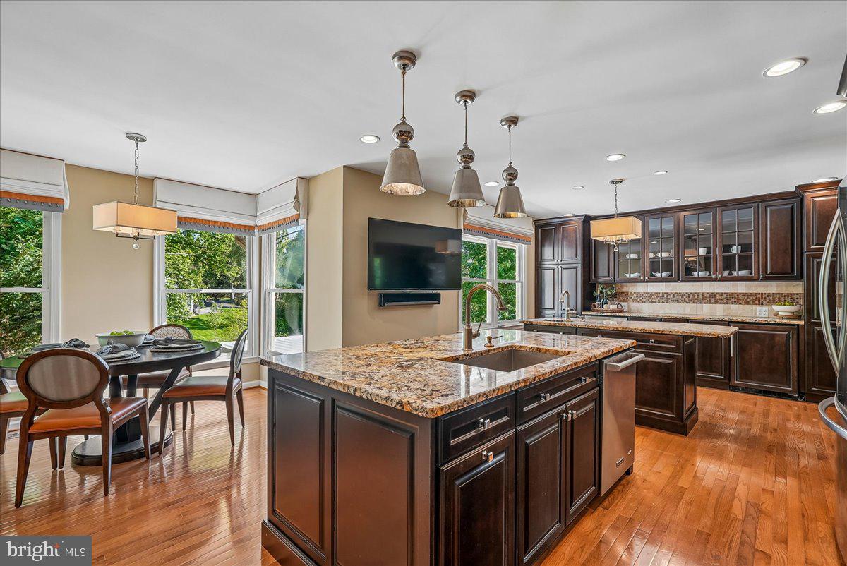 10033 GLENCROFT COURT