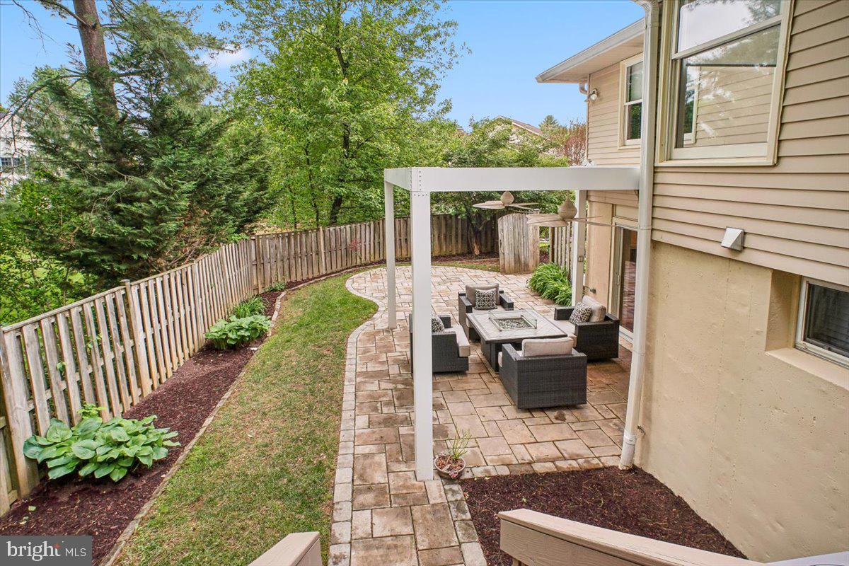10033 GLENCROFT COURT