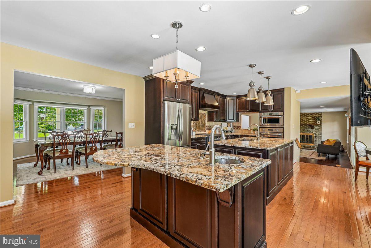 10033 GLENCROFT COURT