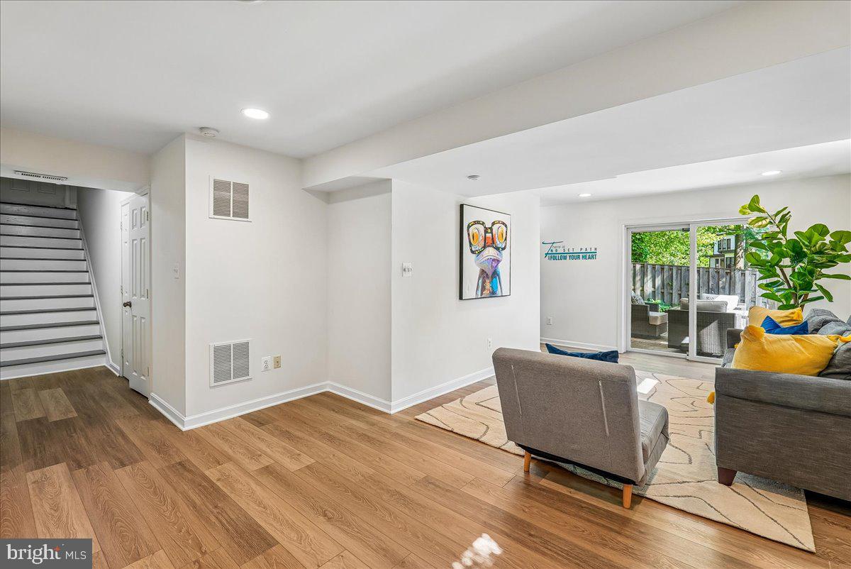 10033 GLENCROFT COURT