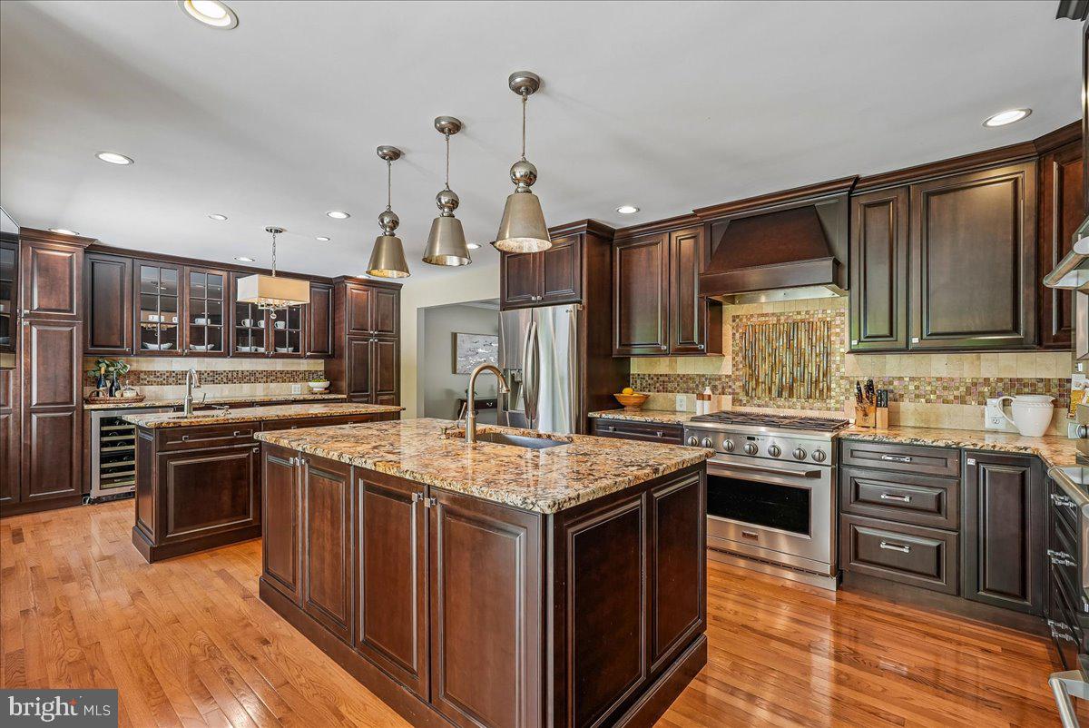10033 GLENCROFT COURT
