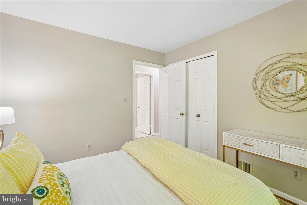 10033 GLENCROFT COURT