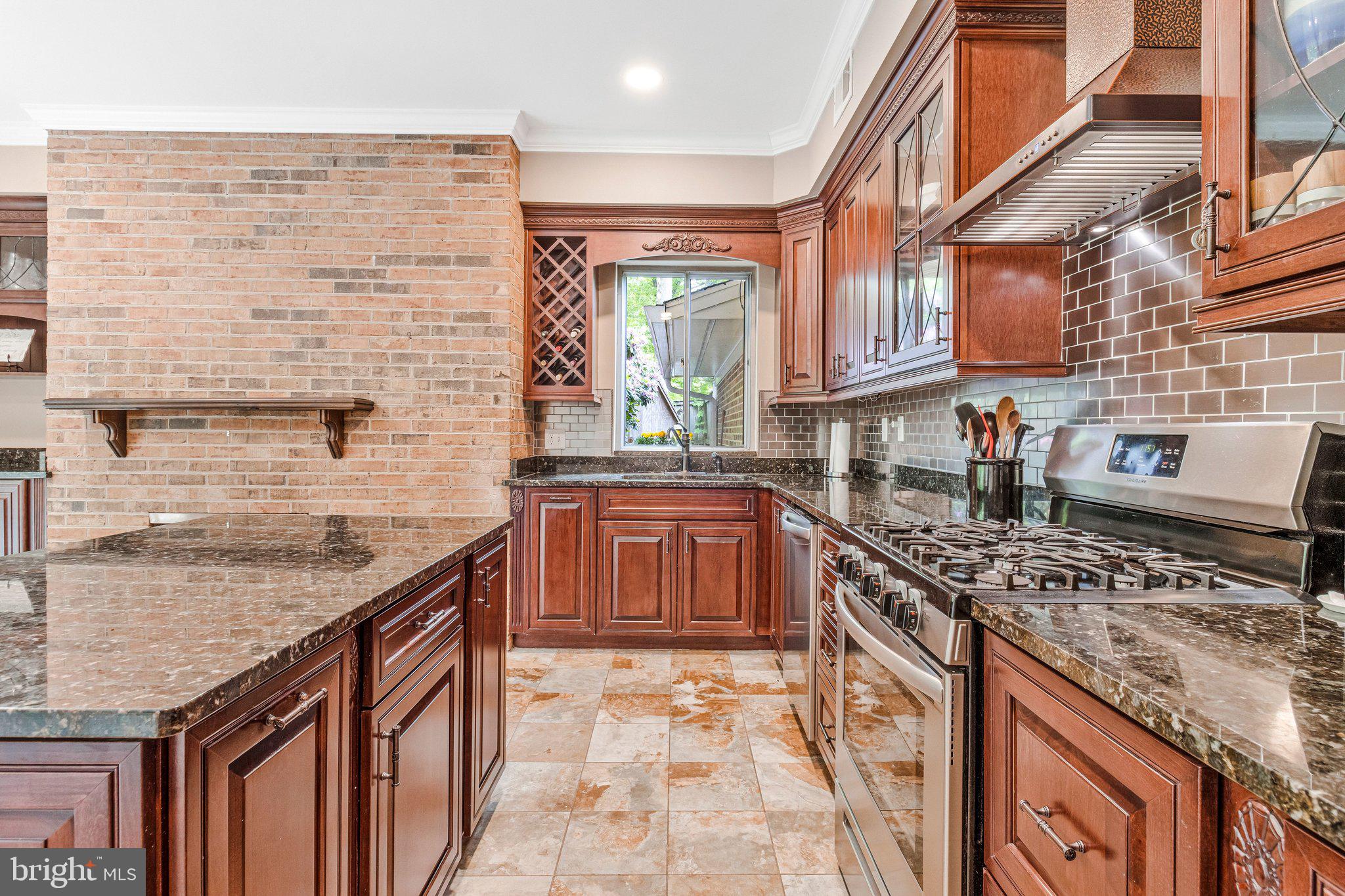 1502 HIGHWOOD DRIVE