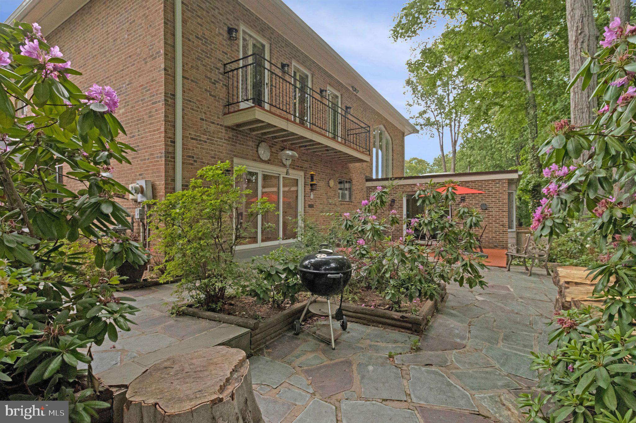 1502 HIGHWOOD DRIVE